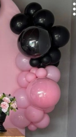 Meio Arco de Baloes Em Blocos Com Bubble Rosa Baby E Preto - tamirespegueemonte