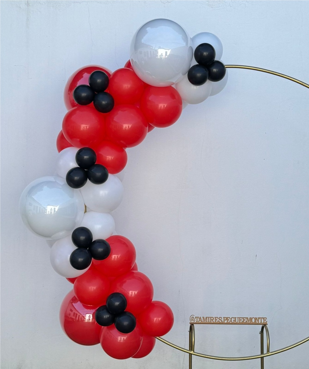 Arco de Balão Blocos -Vermelho,Branco ,Trios Pretos - Mickey E Minie - tamirespegueemonte