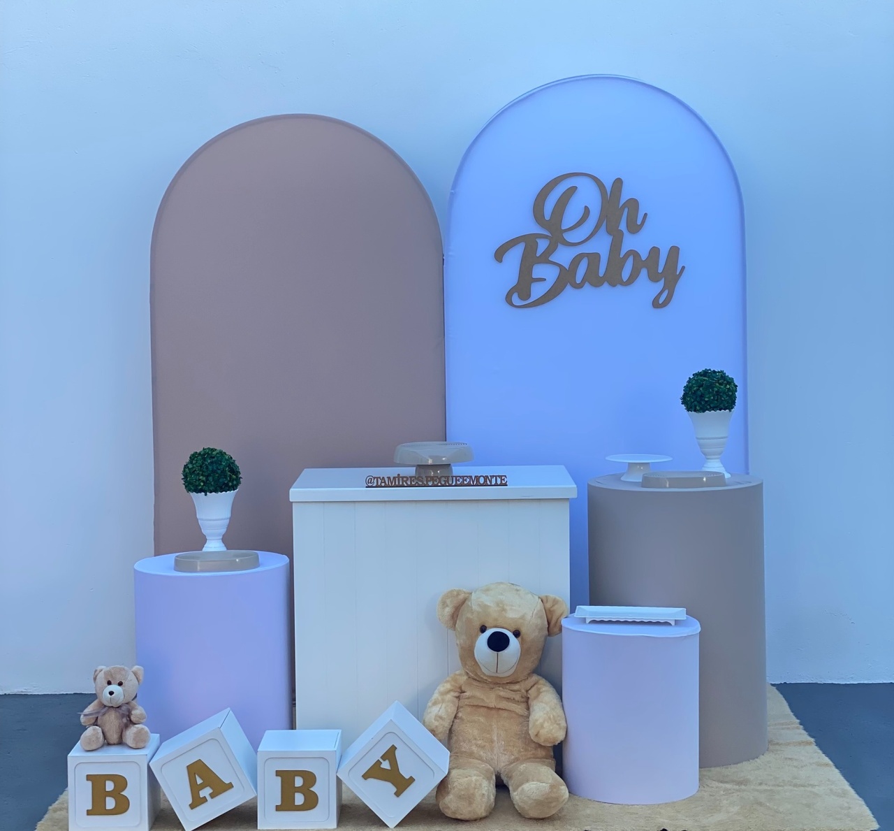 Chá de Bebê 2 Romanos, Nude E Branco  - tamirespegueemonte