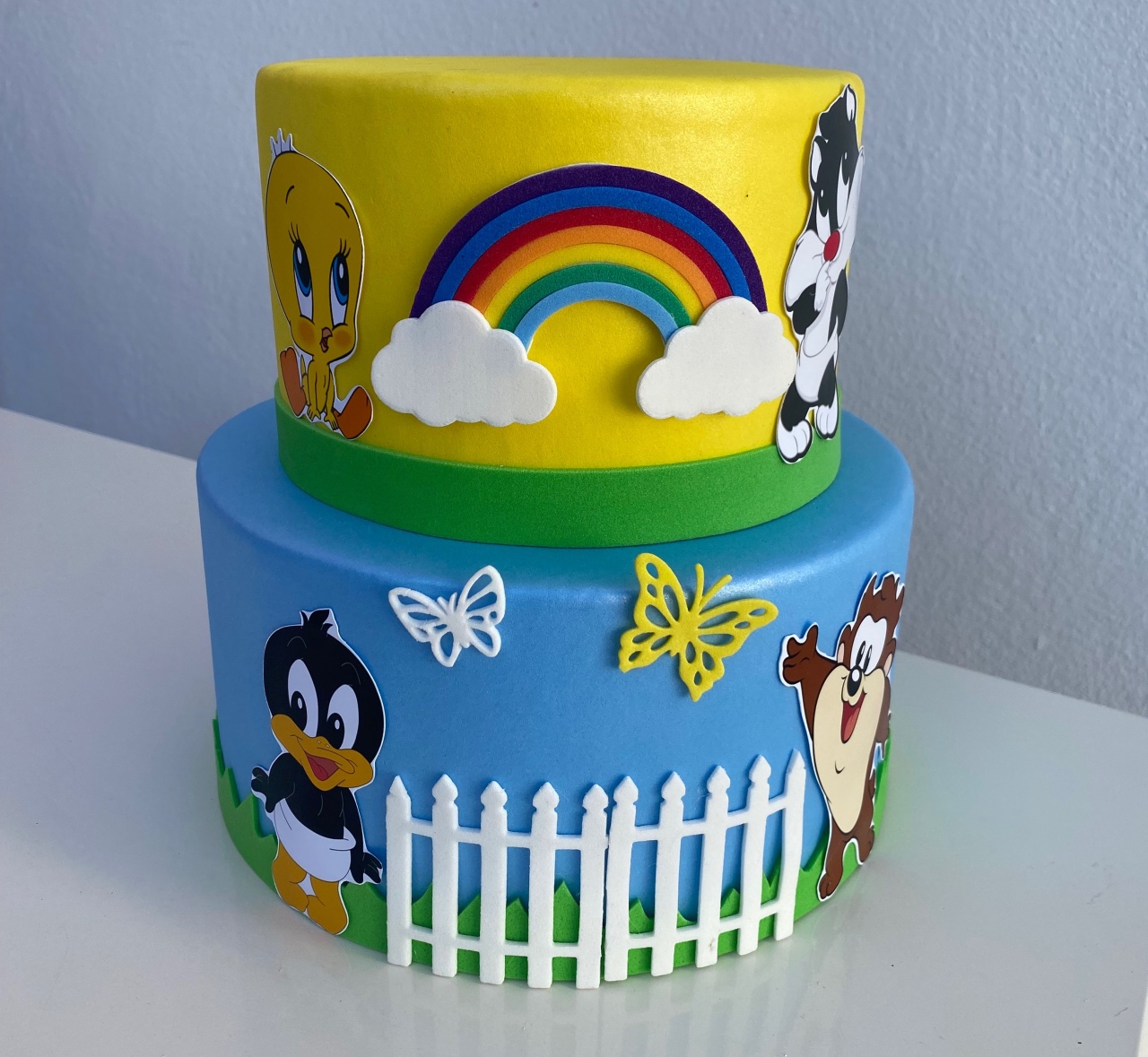 Bolo Fake - Baby Looney Tunes - tamirespegueemonte