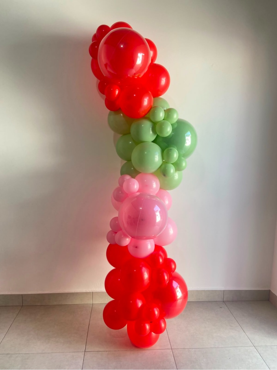 Arco de Baloes Em Blocos - Cerejinha - tamirespegueemonte