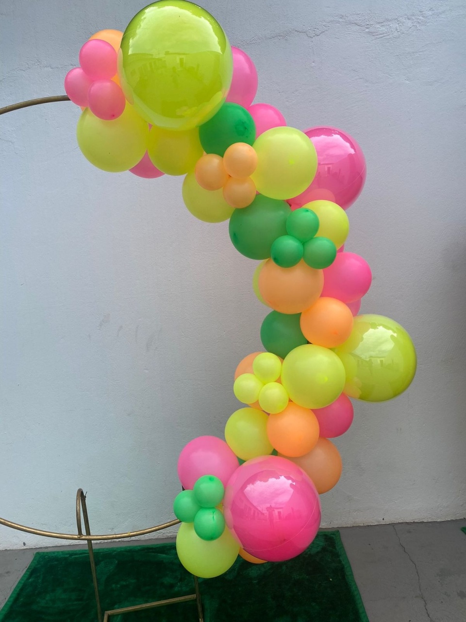 Arco de Balões Neon -( Rosa Neon, Amarelo Neon, Laranja Neon, Verde Neon) Neon - tamirespegueemonte