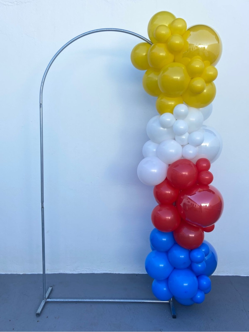 Arco de Baloes Em Blocos( Azul , Vermelho , Branco , Amarelo ) - tamirespegueemonte