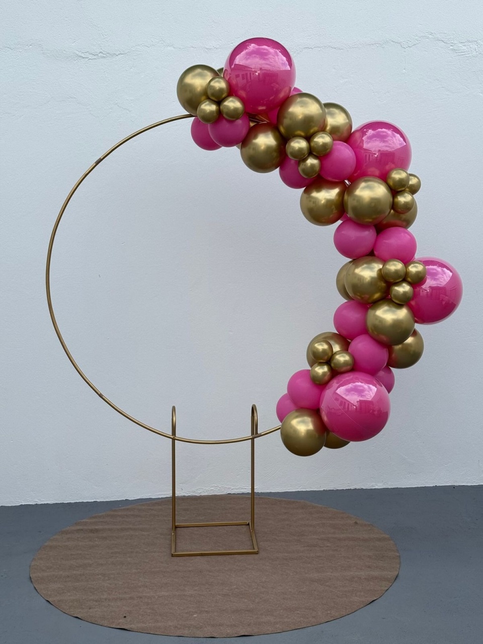 Arco de Balões Metalizado  (16 E 8 Rosa Forte, 9 E 5 Dourado) Gatinha Marie- Minie Rosa  - tamirespegueemonte