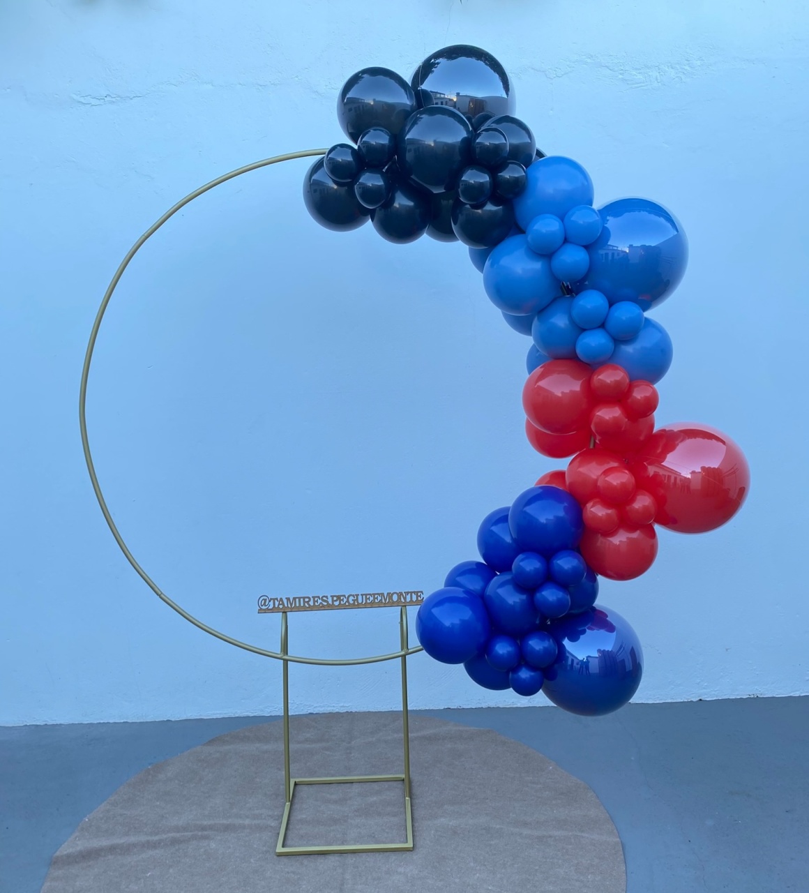 Arco de Balão Em Blocos- (Preto, Azul Índigo, Vermelho E Azul Escuro) - tamirespegueemonte