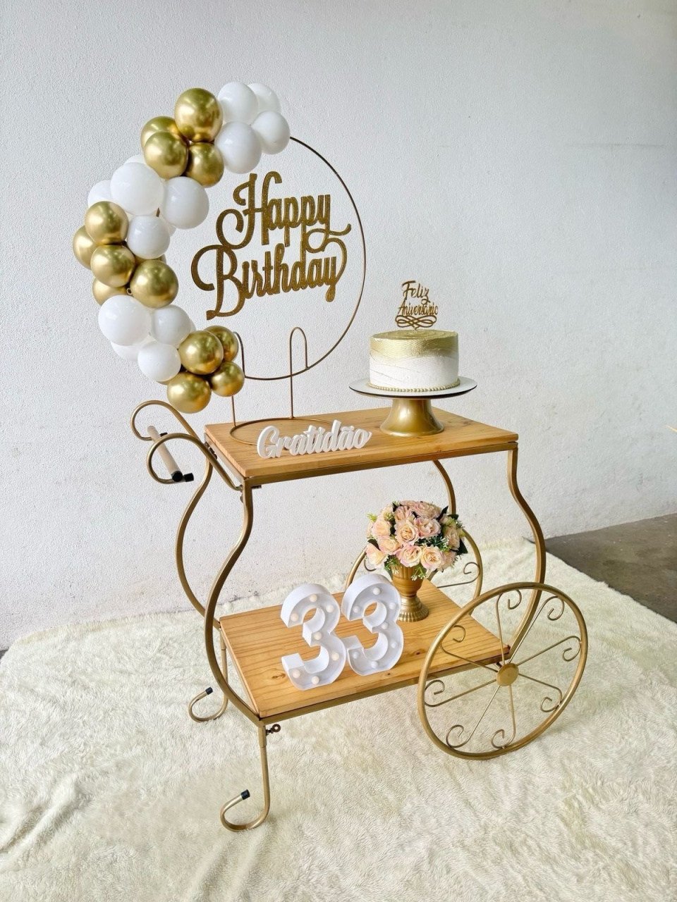 Mini Tablle Carrinho de Chá Branco Com Dourado - tamirespegueemonte