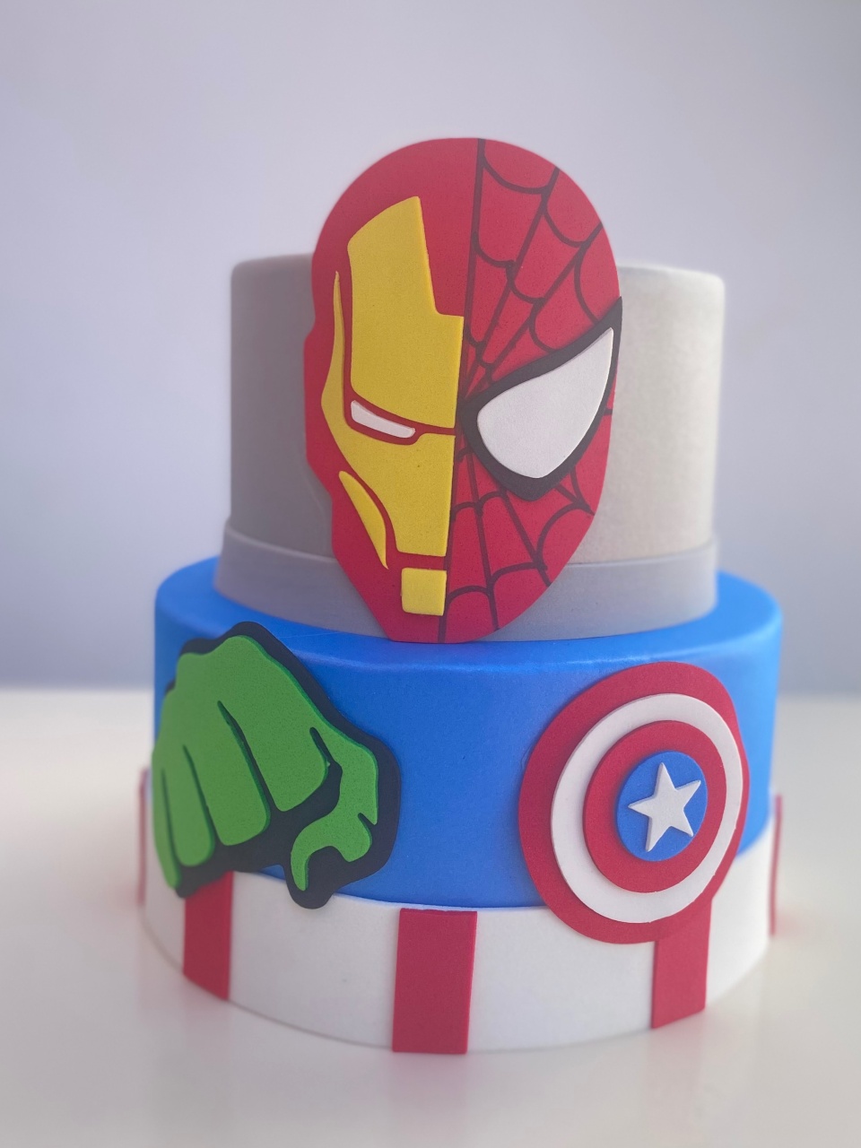 Bolo Fake - Vingadores - tamirespegueemonte