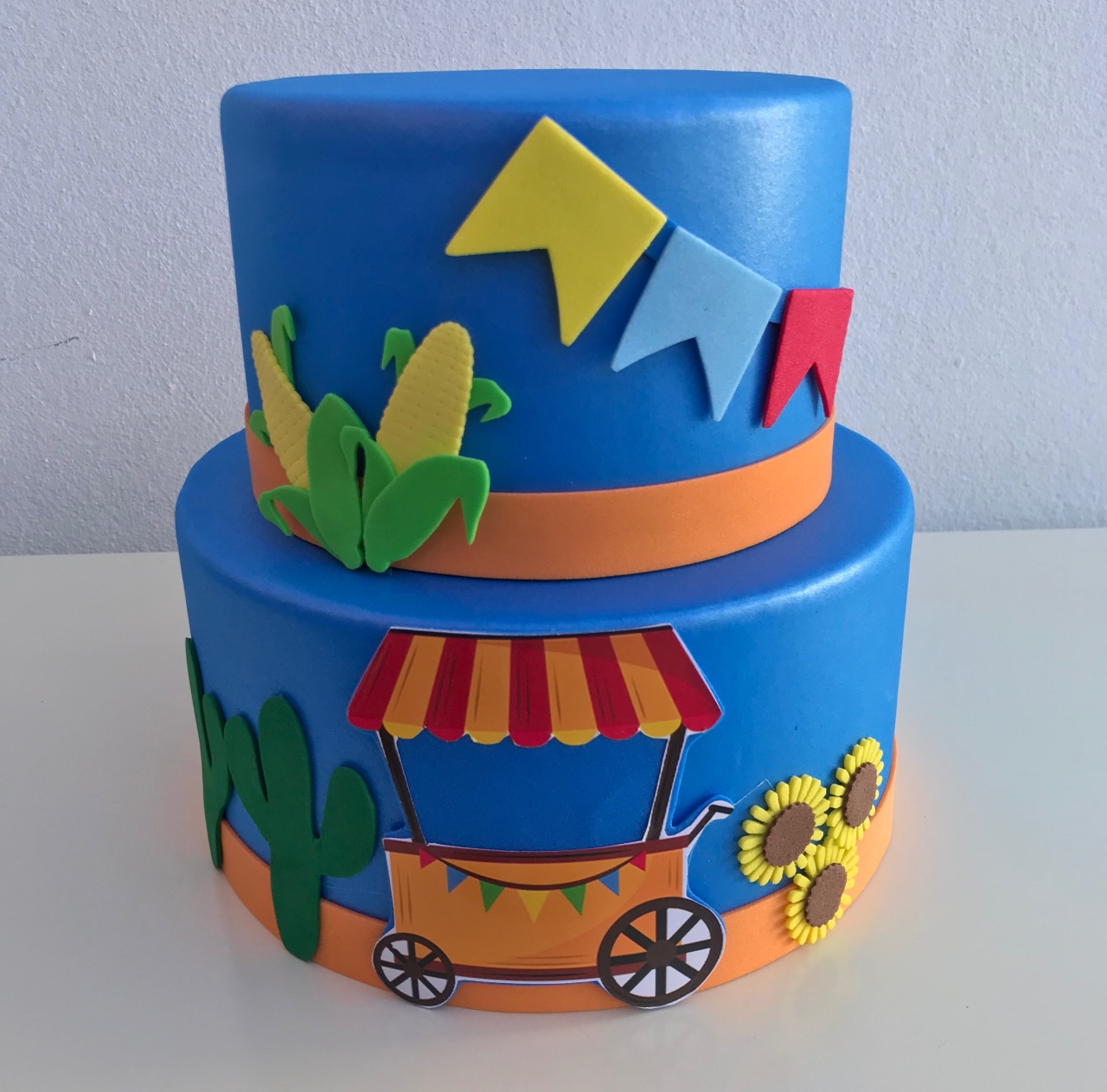 Bolo Fake - Festa Junina Azul - tamirespegueemonte