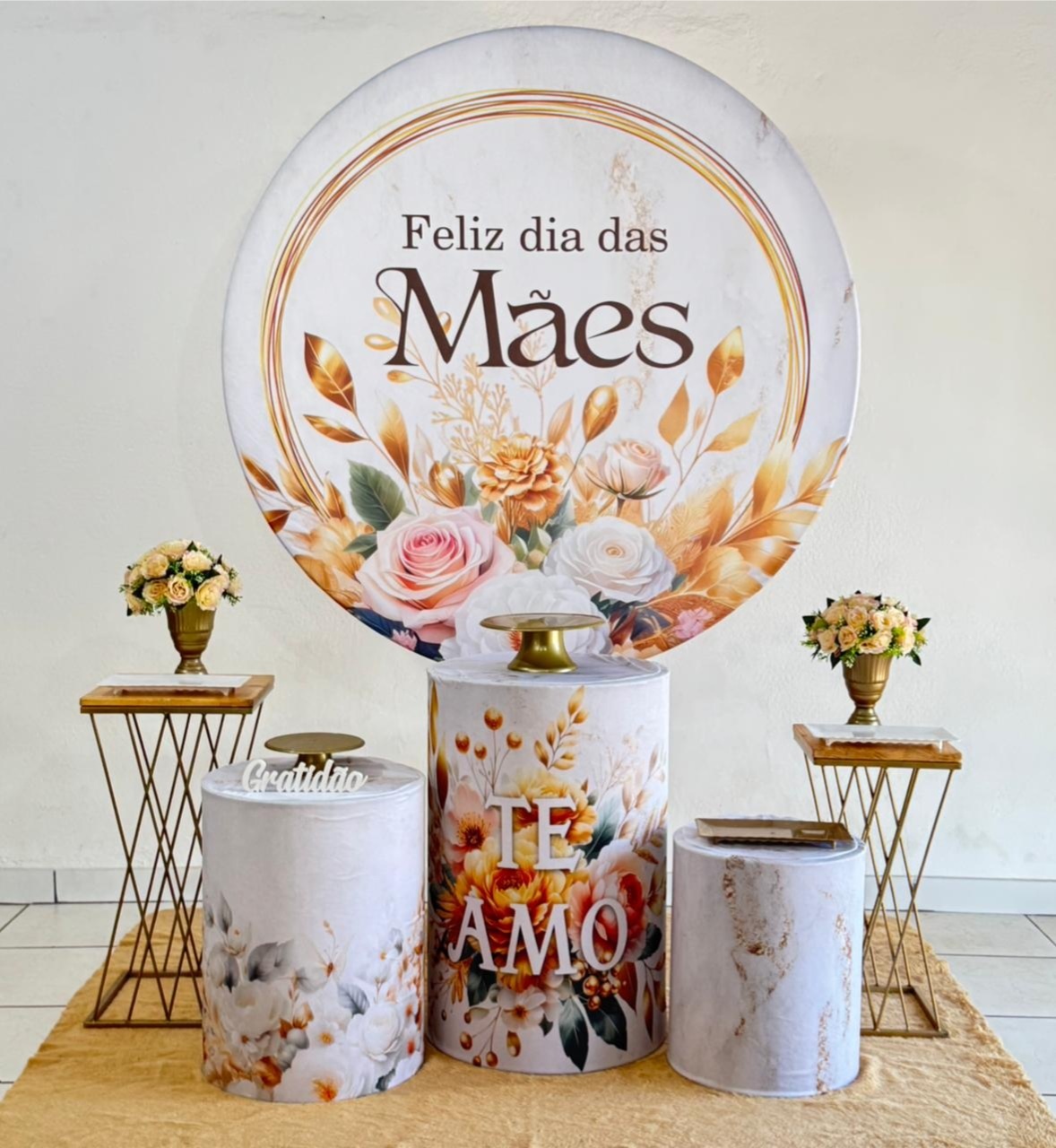 Feliz Dia das Mães Branco Floral  - tamirespegueemonte