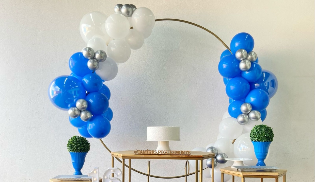Arco de Baloes Duplo Em Blocos Azul E Branco Trios Pratas - tamirespegueemonte