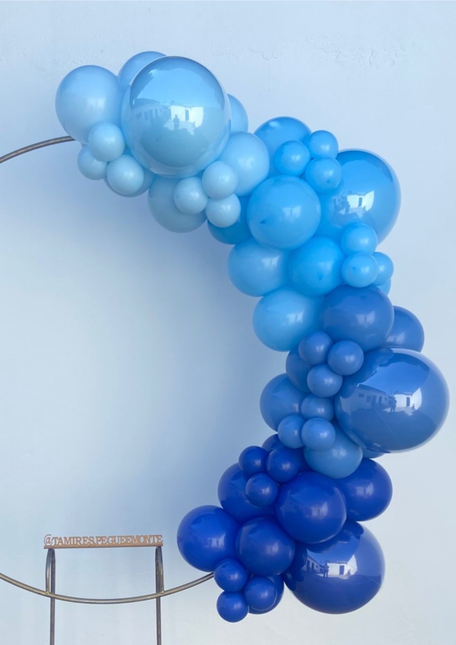 Arco de Balões Em Blocos ( Azul Escuro,Azul Indigo,Azul Claro,Azul Candy)Ursinho Baloeiro  - tamirespegueemonte