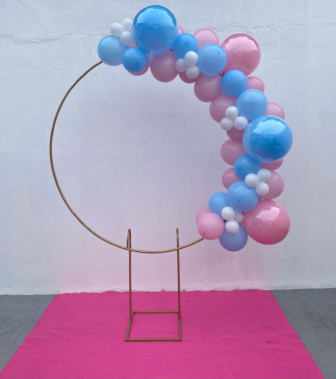 Arco de Balões  ( 16 Rosa Baby E Azul Claro, 9 Rosa Baby, 8 Azul Claro E 5 Branco) Alice No Pais das Maravilhas - tamirespegueemonte