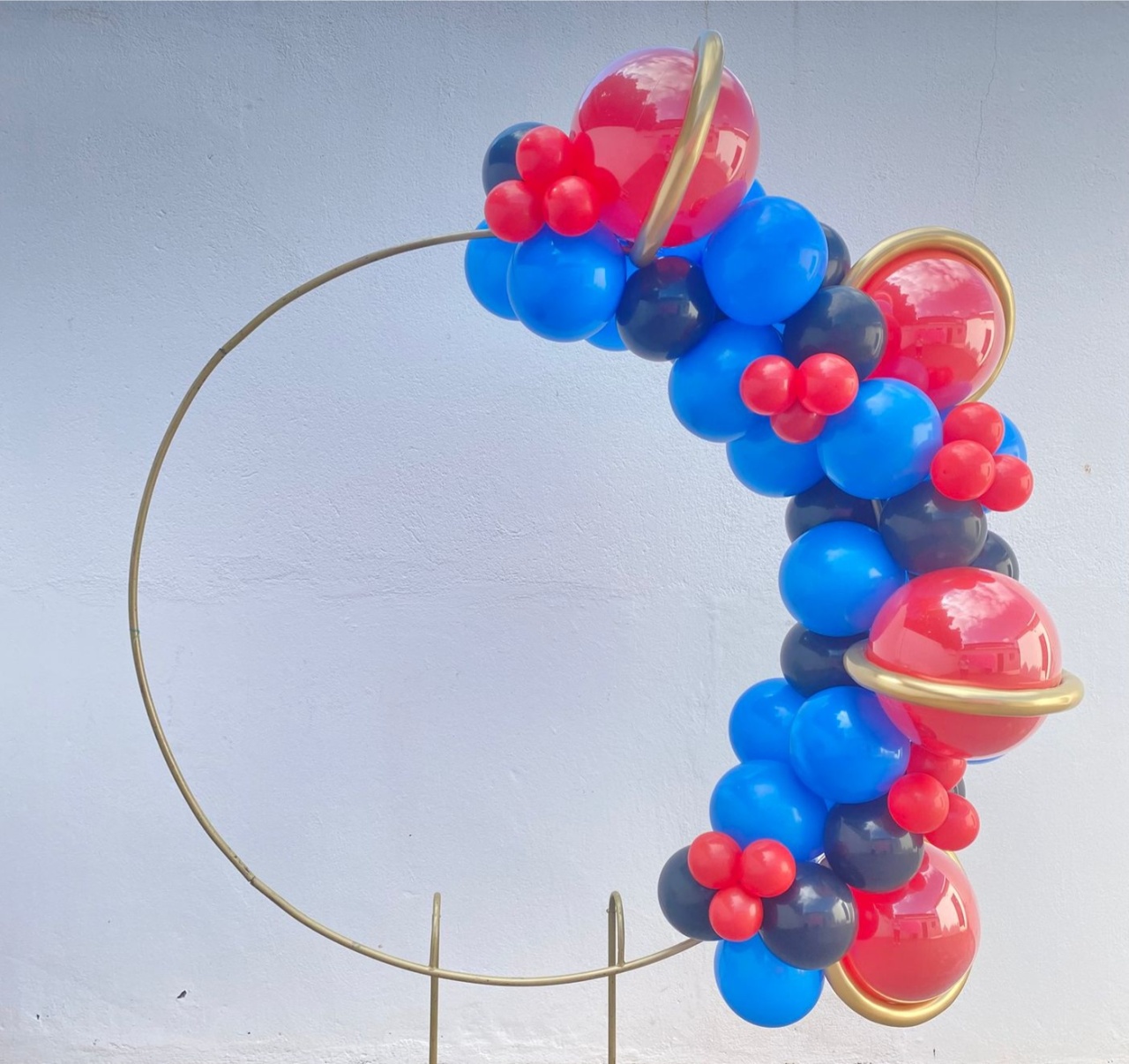 Arco de Balões- (16 Colocar Anel Dourado-16 E 5  Vermelho, 9 Azul,8 Preto) Sonic E Sheldon  - tamirespegueemonte