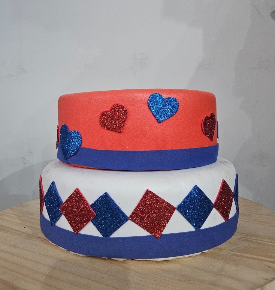 Bolo 2 Camadas Branco E Vermelho Nipe - feste_se_peguemonte