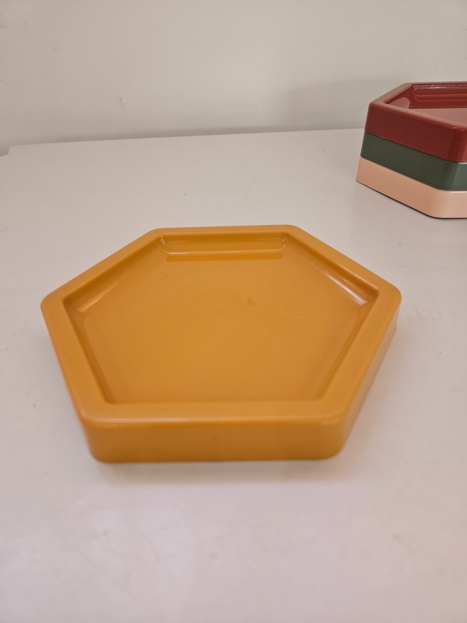 Bandeja Sextavada 15Cm Mostarda  - feste_se_peguemonte