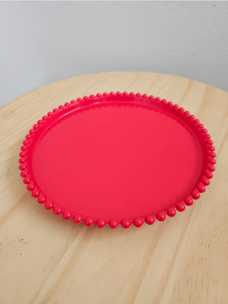 Bandeja Redonda Bolinha Vermelho  - feste_se_peguemonte
