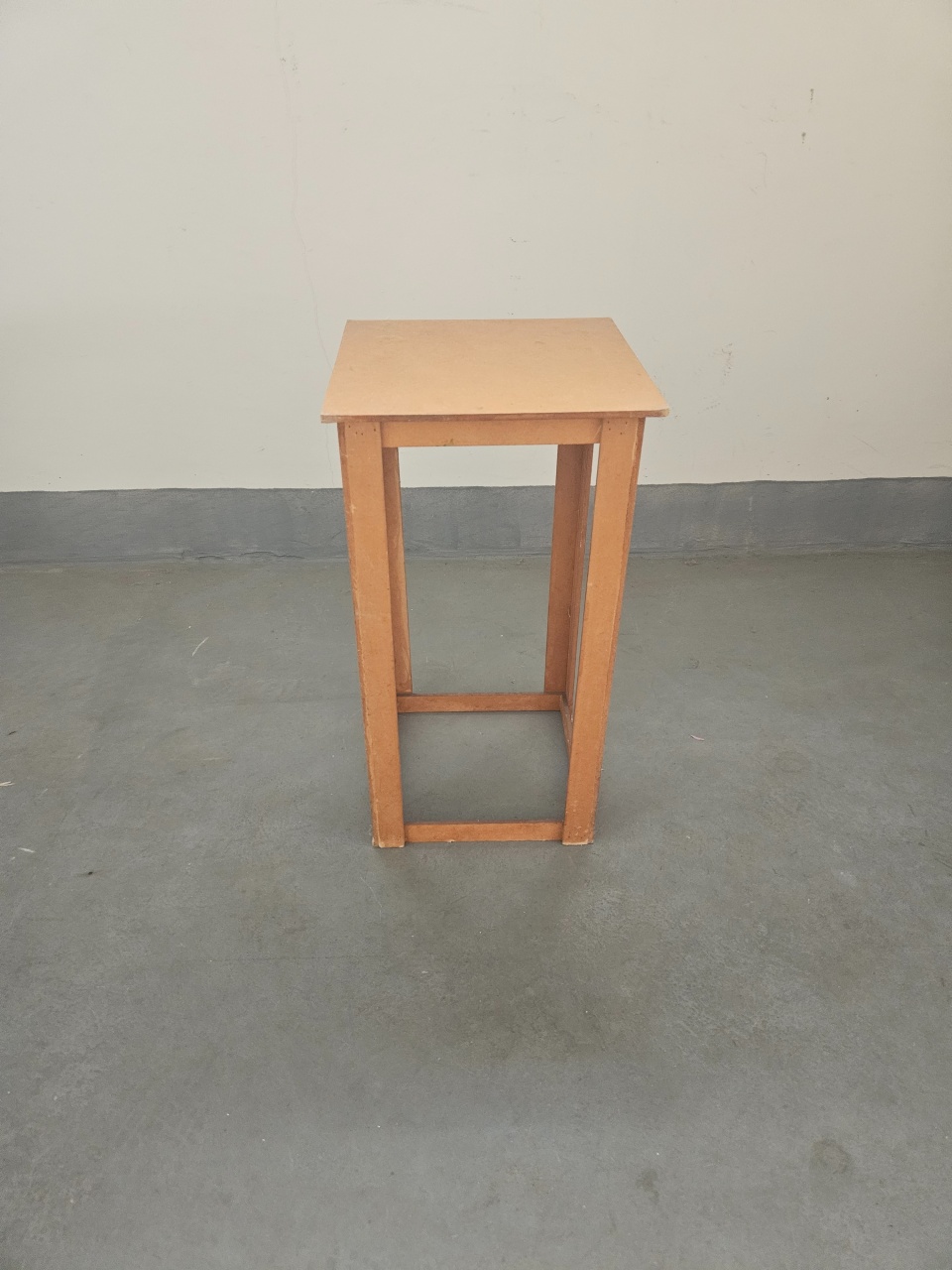 Mesa de Apoio Madeira P 30X30X56  - feste_se_peguemonte