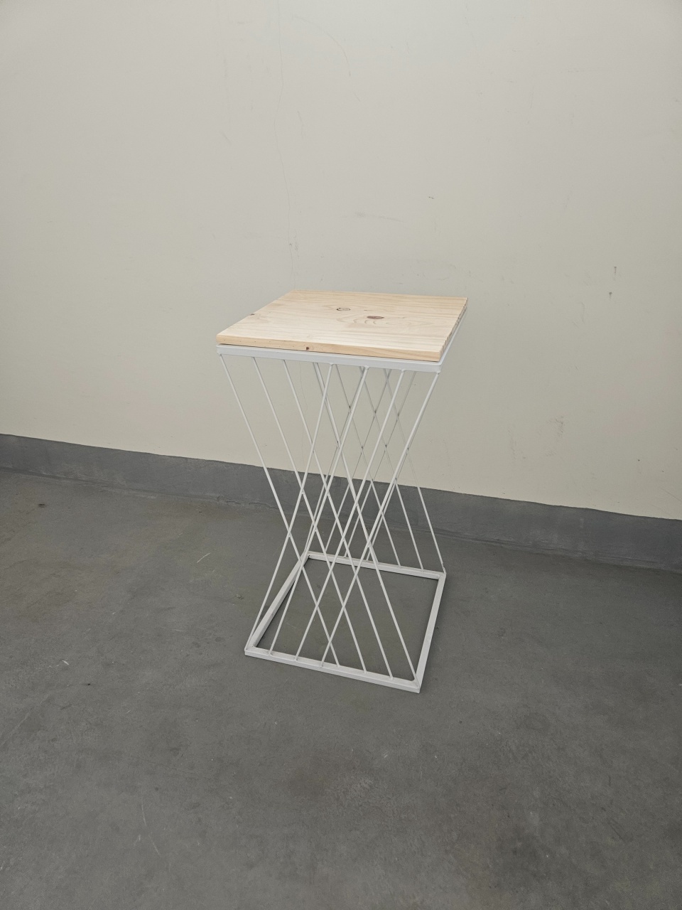 Mesa de Apoio G Branca - feste_se_peguemonte