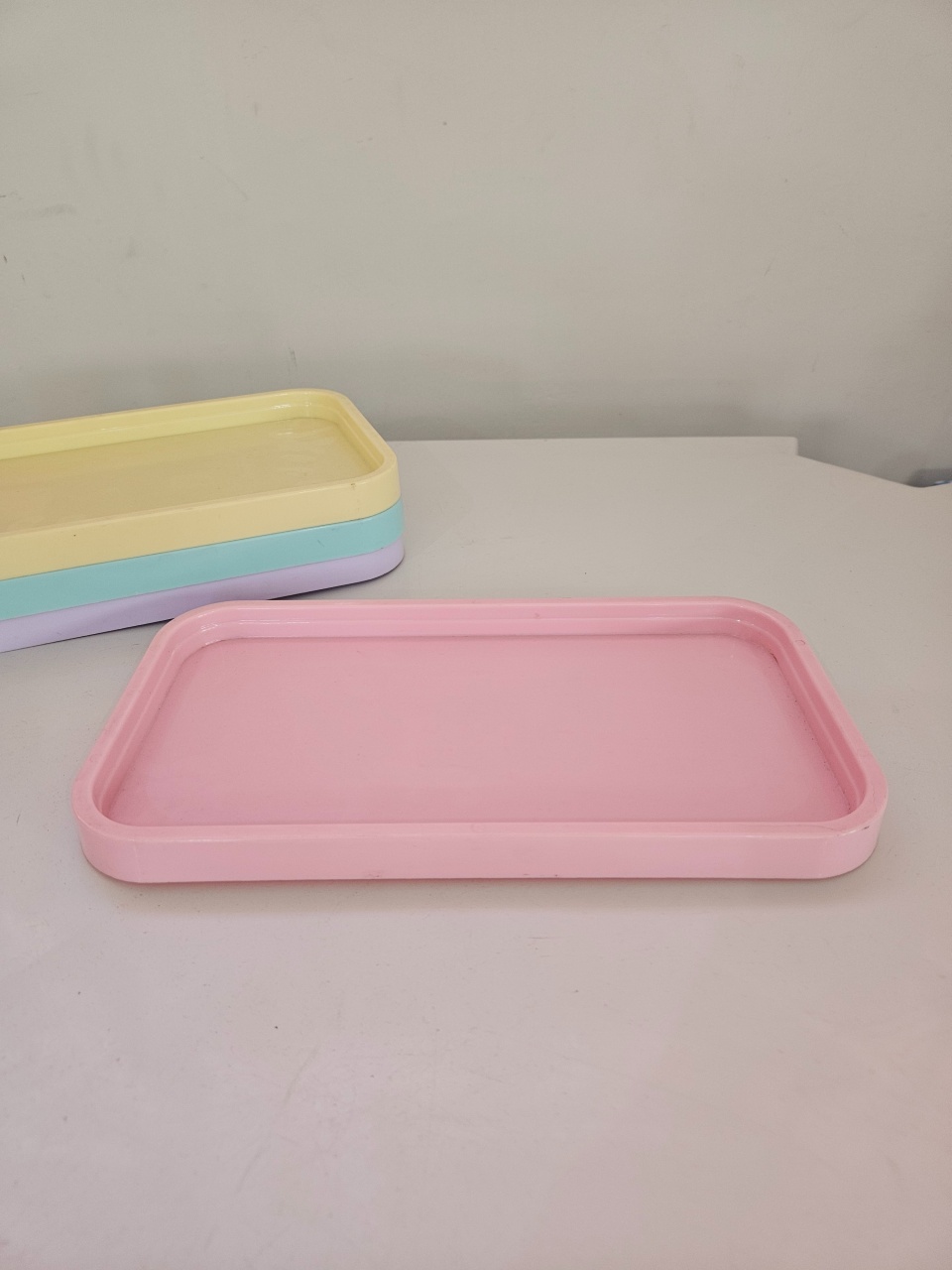 Bandeja Rosa Candy Retangular Borda Arredondada 30X16Cm - feste_se_peguemonte