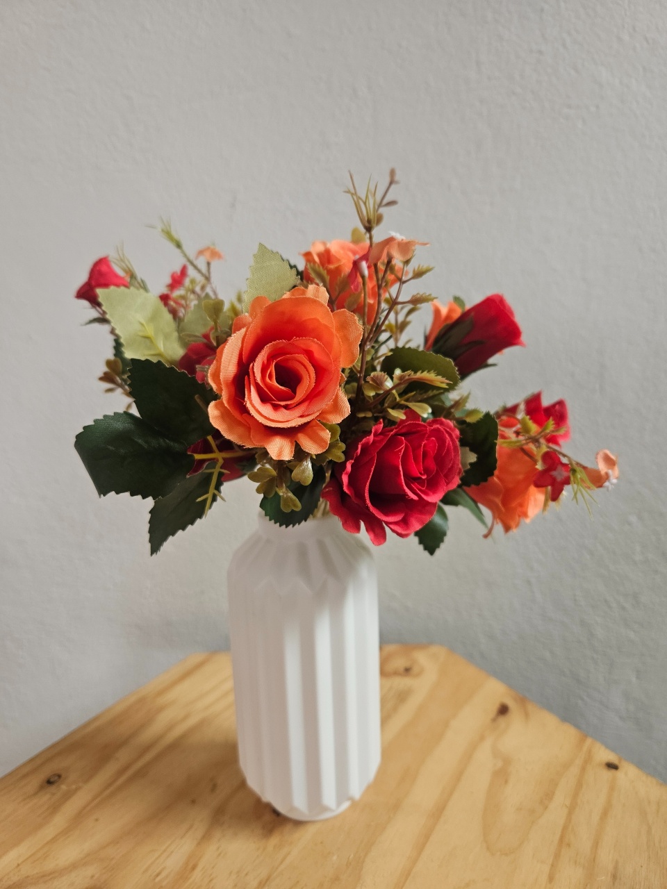 Buquê Mini Rosas Vermelhas E Laranjas - feste_se_peguemonte