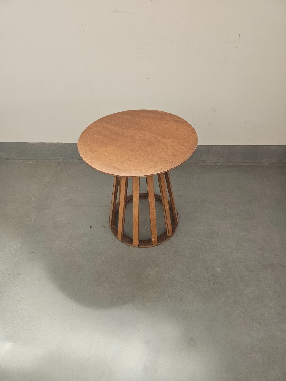 Mesa de  Apoio Cone Ripada Rústica P - feste_se_peguemonte