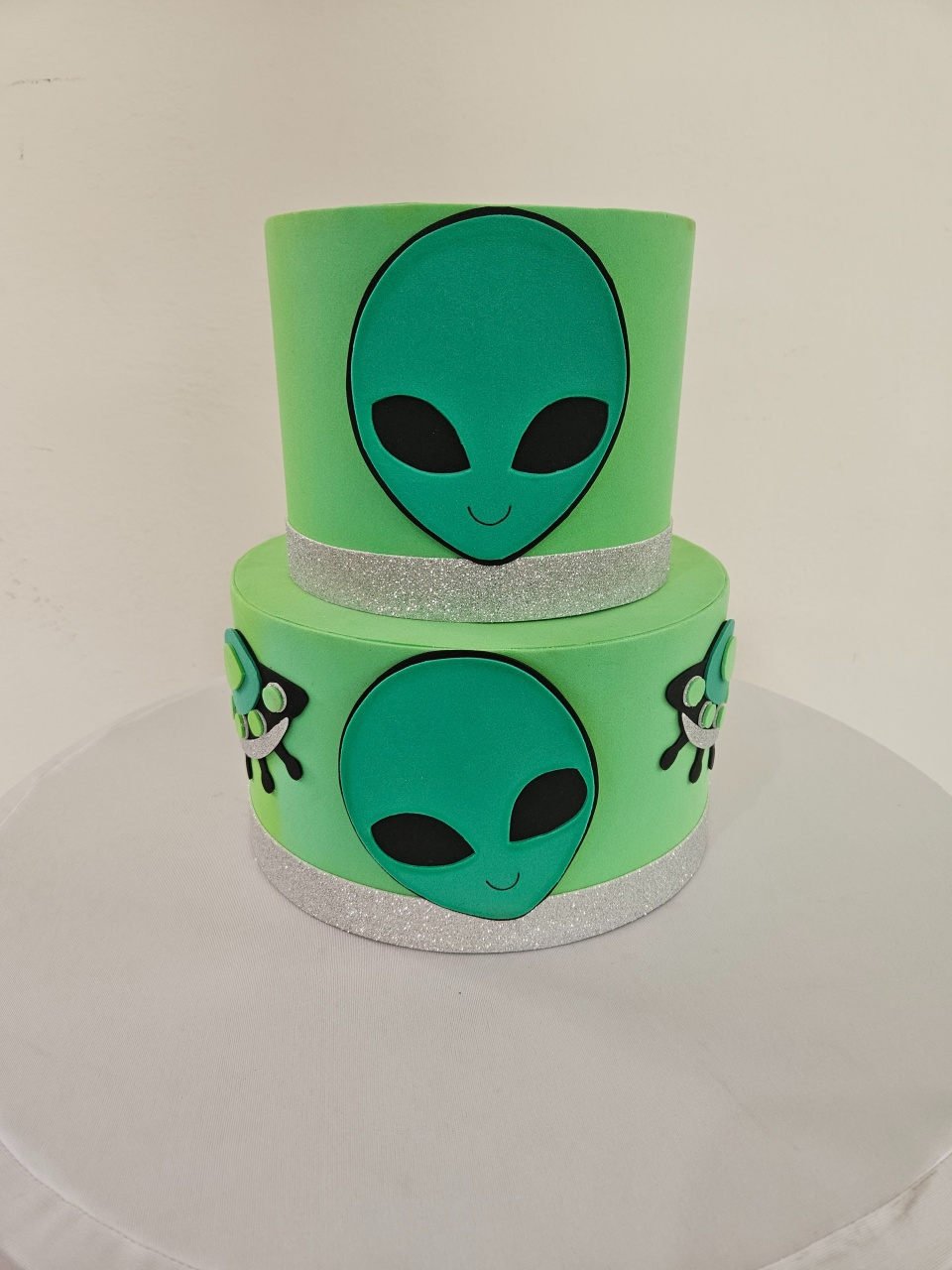 Bolo 2 Camadas Verde Et  - feste_se_peguemonte