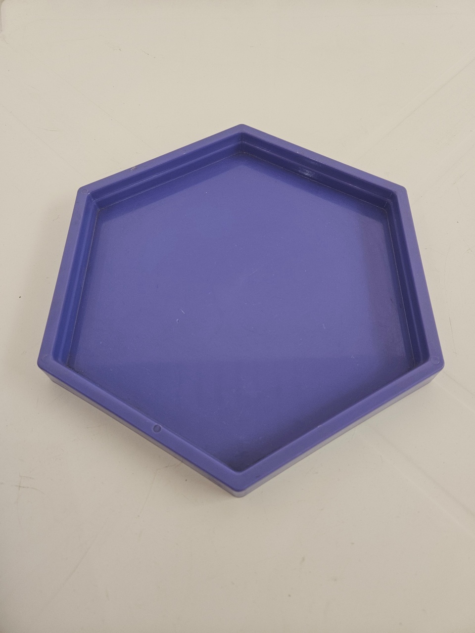 Bandeja Sextavada 22Cm Lilás  - feste_se_peguemonte