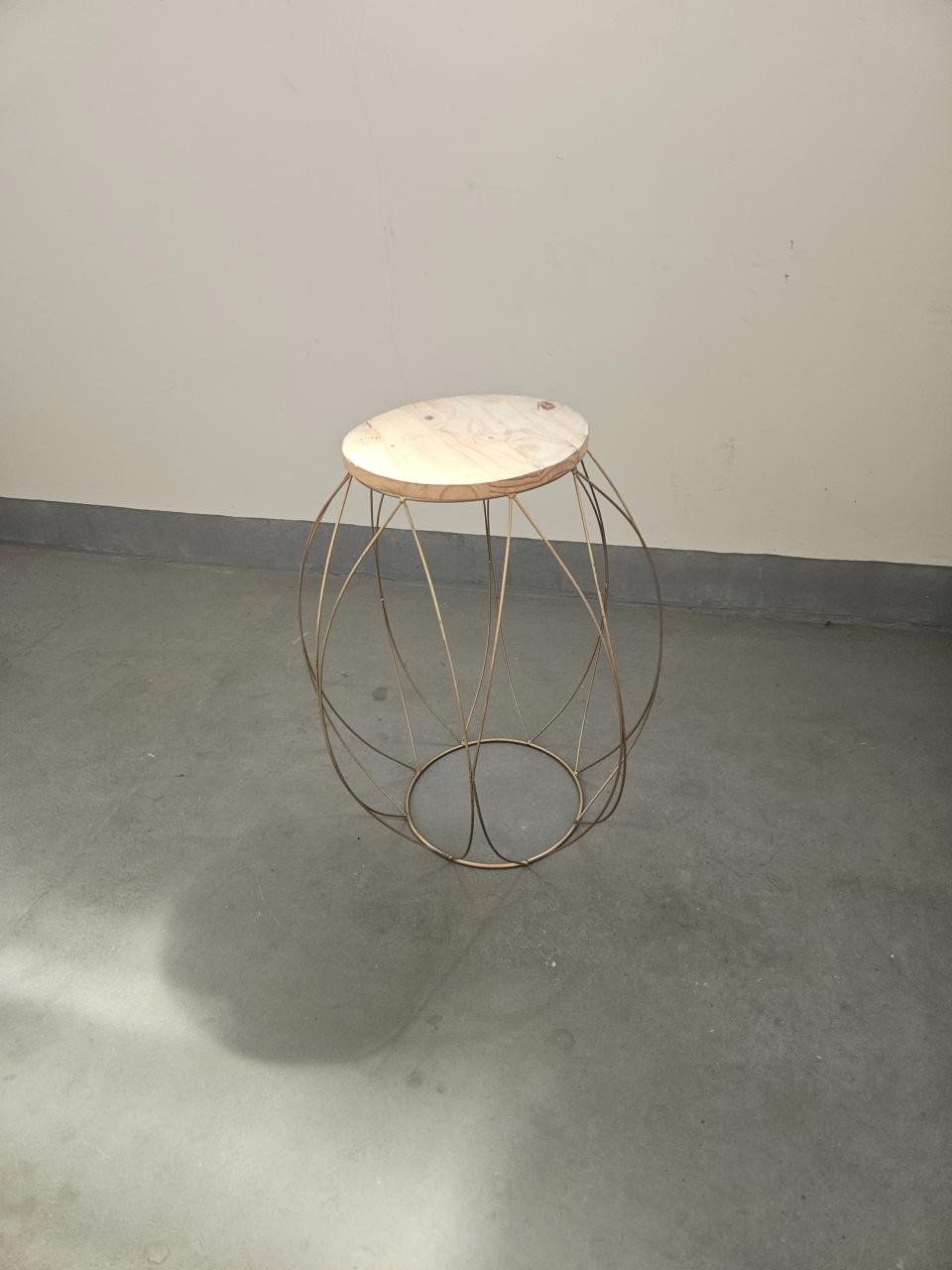 Mesa de Apoio Garden M Dourado  - feste_se_peguemonte