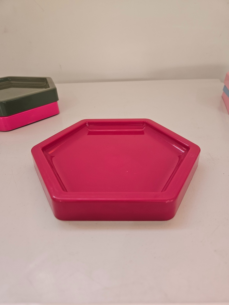 Bandeja Sextavada 15Cm Fucsia  - feste_se_peguemonte