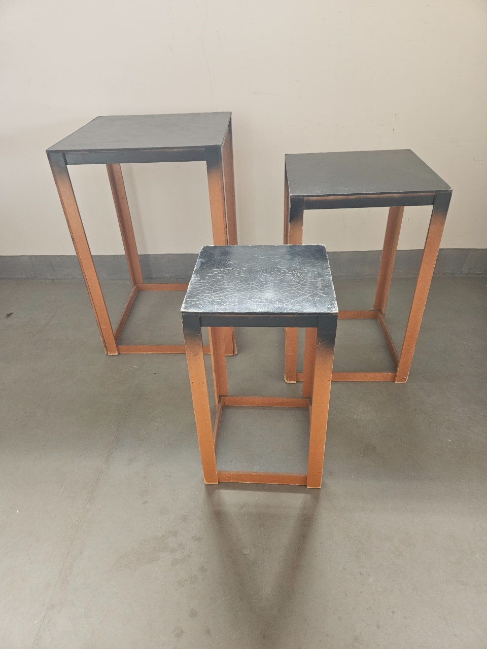 Trio de Mesa Cubo Tampo Preto (3 Peças) - feste_se_peguemonte