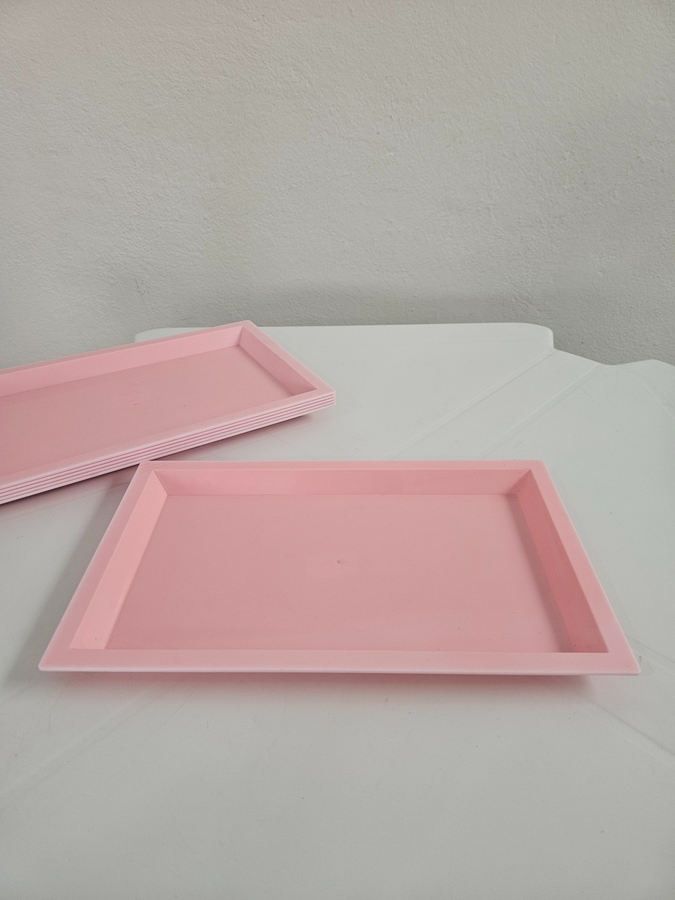 Bandeja 31X19 Borda Reta Rosa Claro  - feste_se_peguemonte