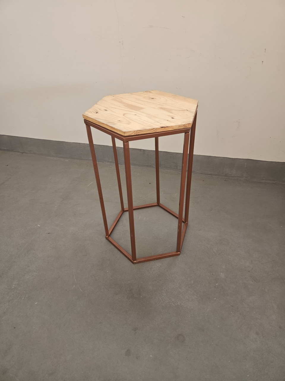 Mesa de Apoio Hexagonal M Rosê Gold   - feste_se_peguemonte