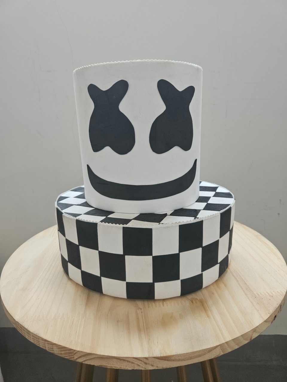 Bolo 2 Camadas Branco E Quadriculado @ (Festa Temática)   - feste_se_peguemonte