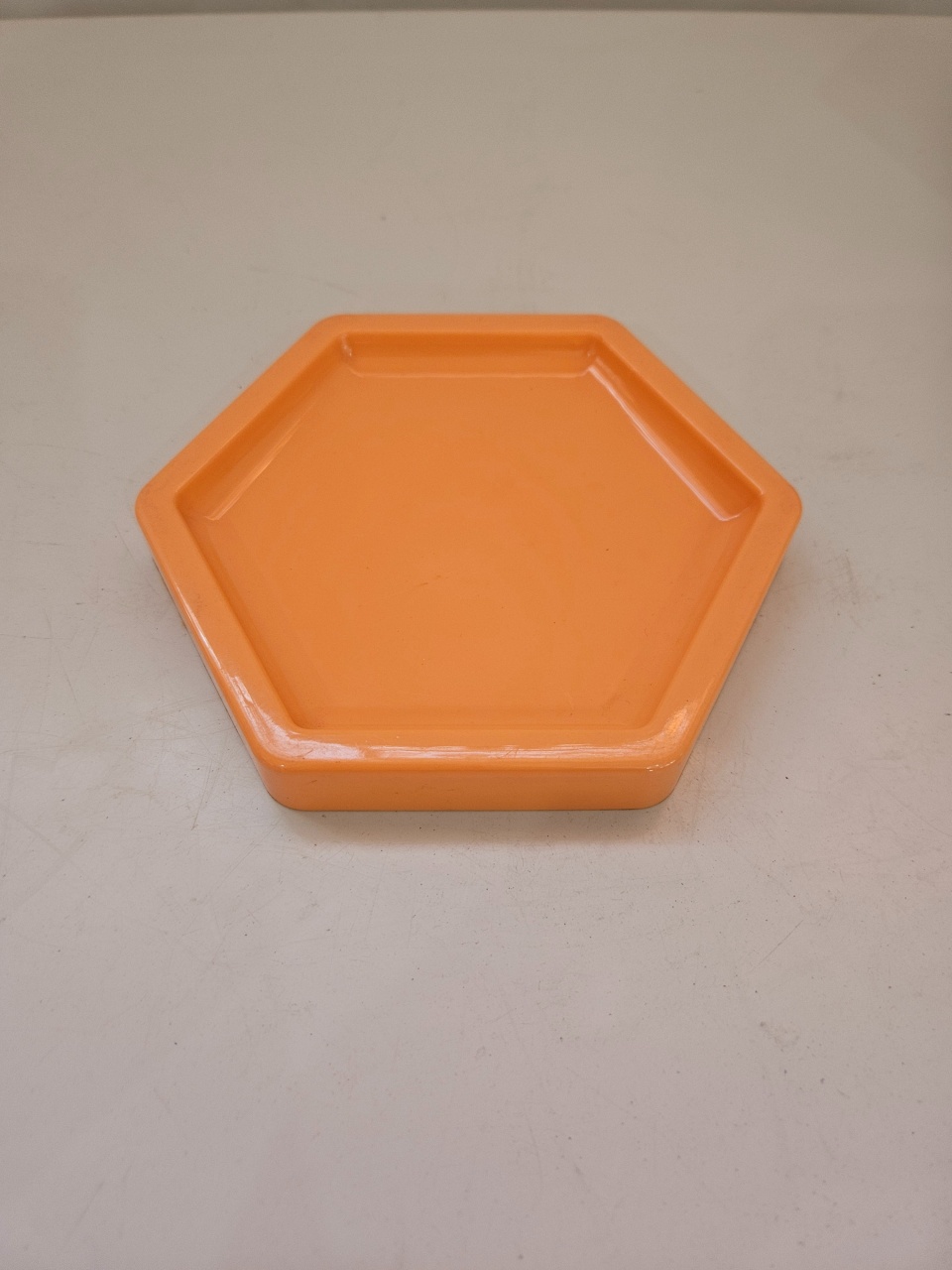 Bandeja Sextavada 15Cm Laranja Candy/ Papaia - feste_se_peguemonte