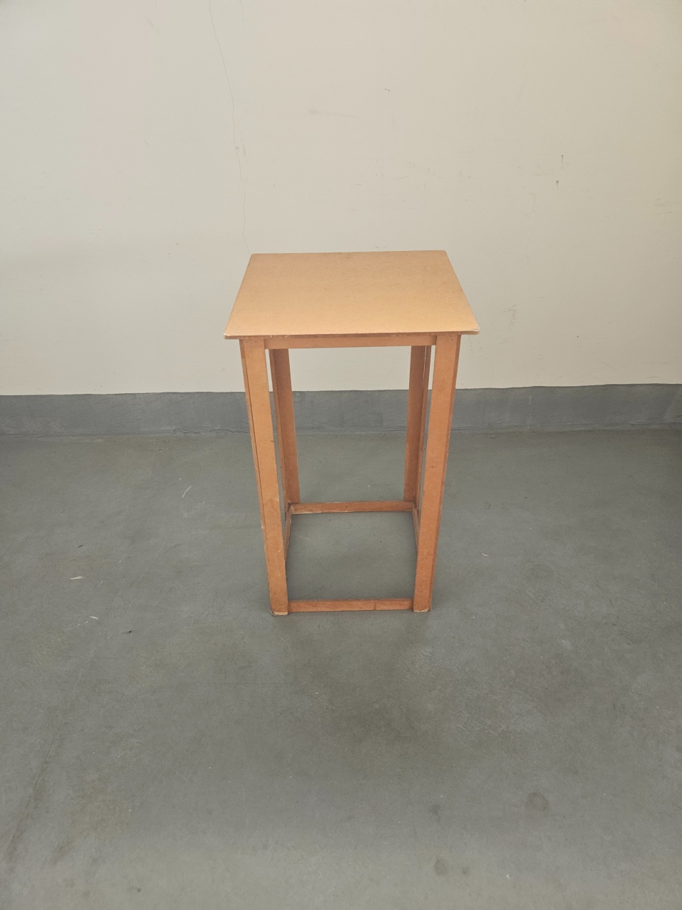 Mesa de Apoio Madeira G 38X38X66 - feste_se_peguemonte