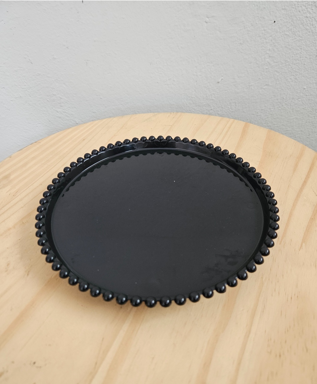 Bandeja Redonda Bolinha Preto - feste_se_peguemonte