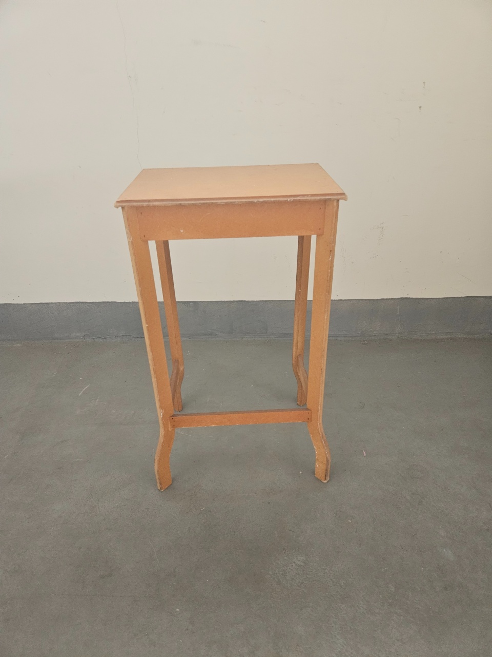 Mesa de Apoio  M Madeira 36X26X63  - feste_se_peguemonte