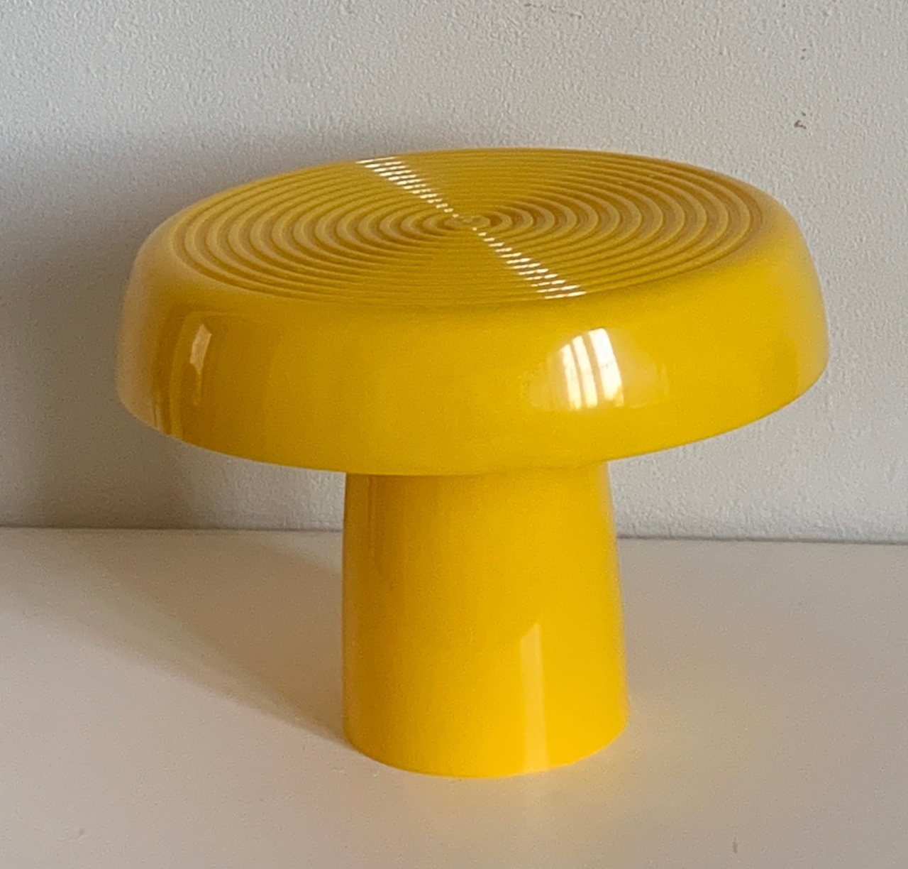 Suporte de Bolo Amarelo  - Fernanda da Silveira Cavalheiro 