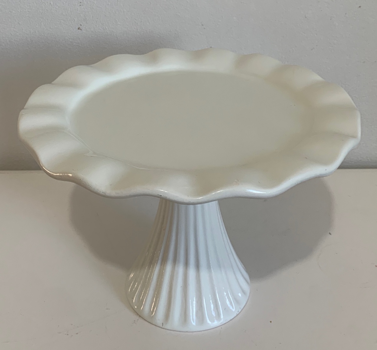 Suporte Para Bolo Branco G - Fernanda da Silveira Cavalheiro 