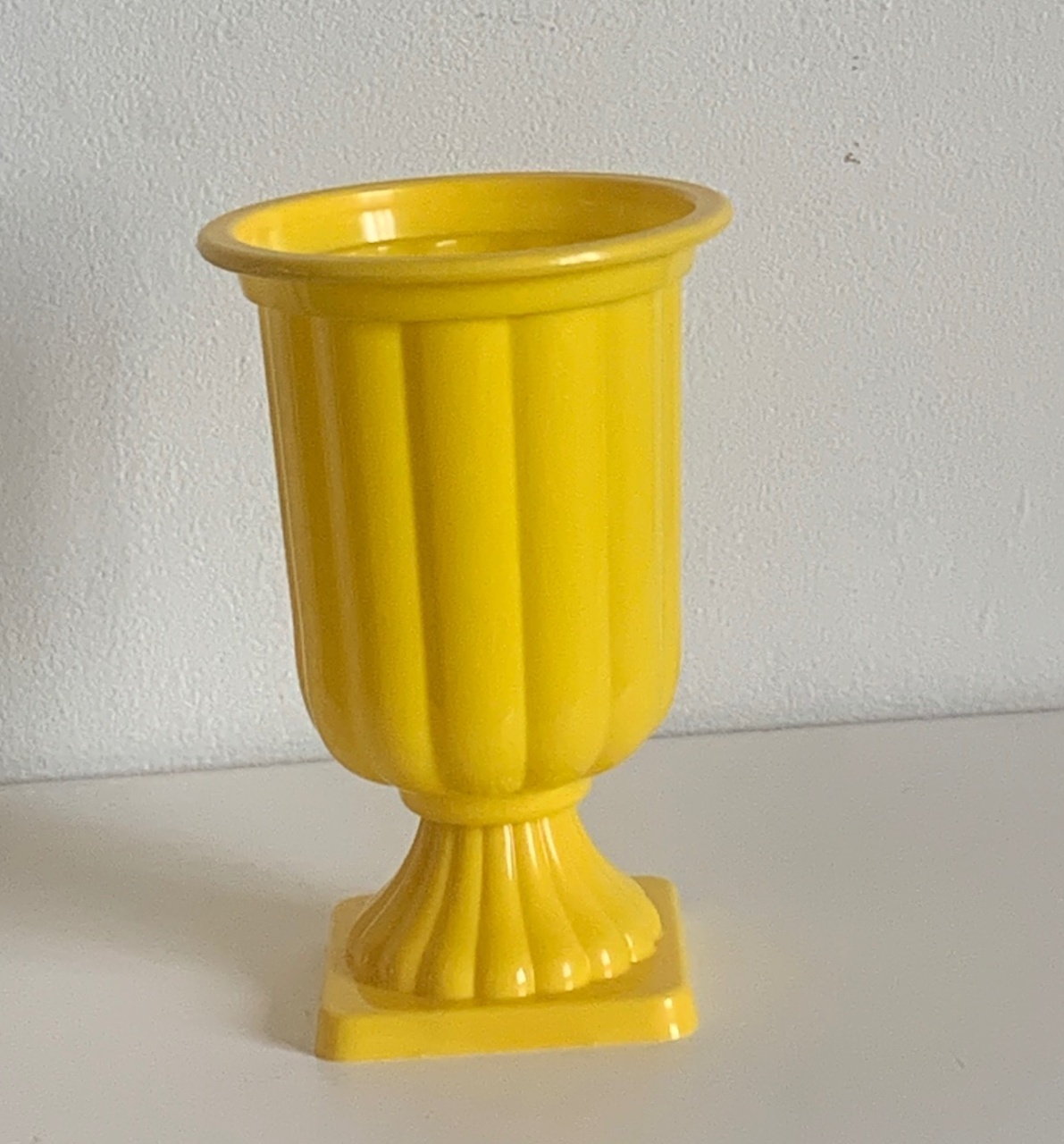 Vaso  Amarelo  - Fernanda da Silveira Cavalheiro 