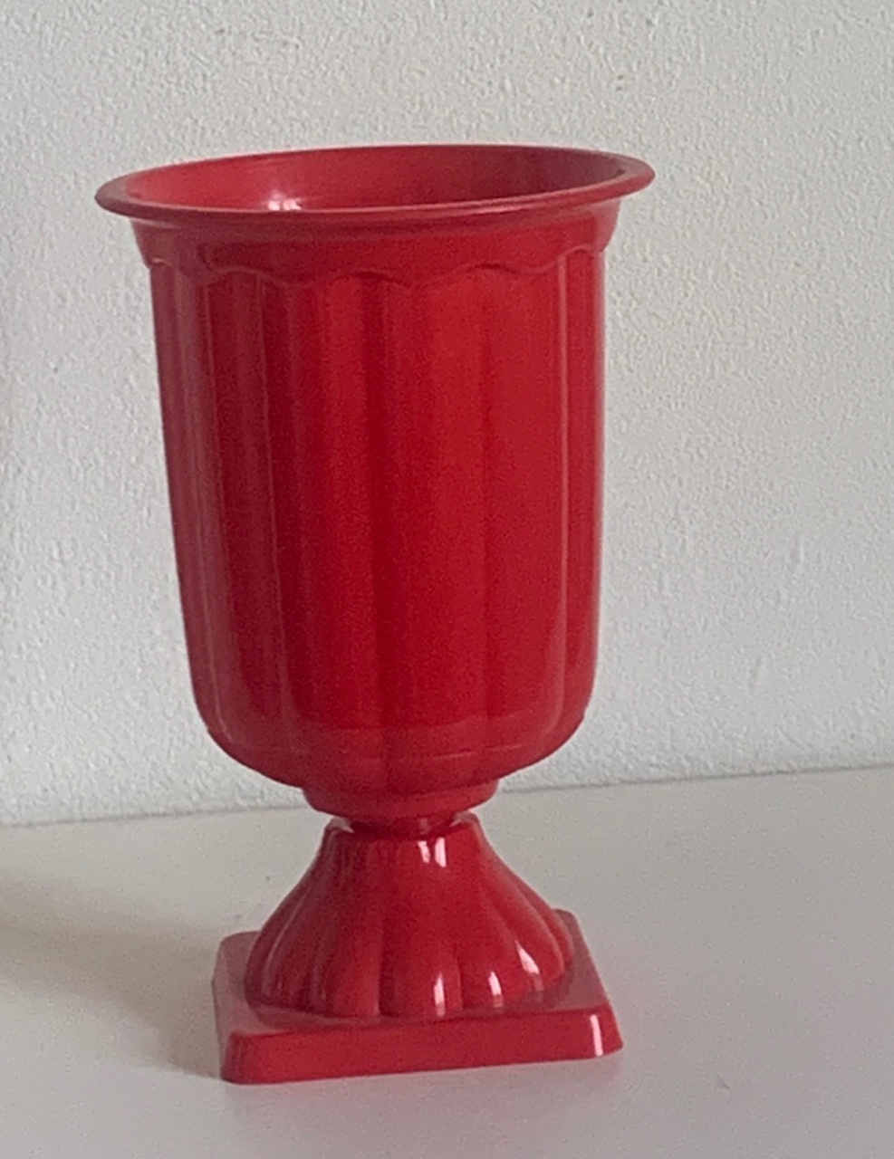 Vaso Vermelho de Acrílico  - Fernanda da Silveira Cavalheiro 
