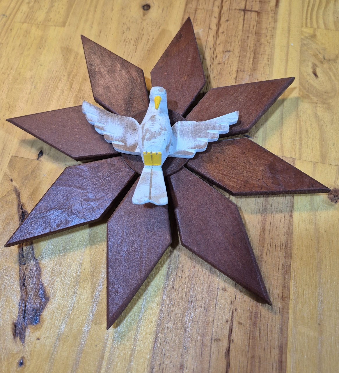 Espírito Santo Pequeno Marron Com Branco  - Festa Design 