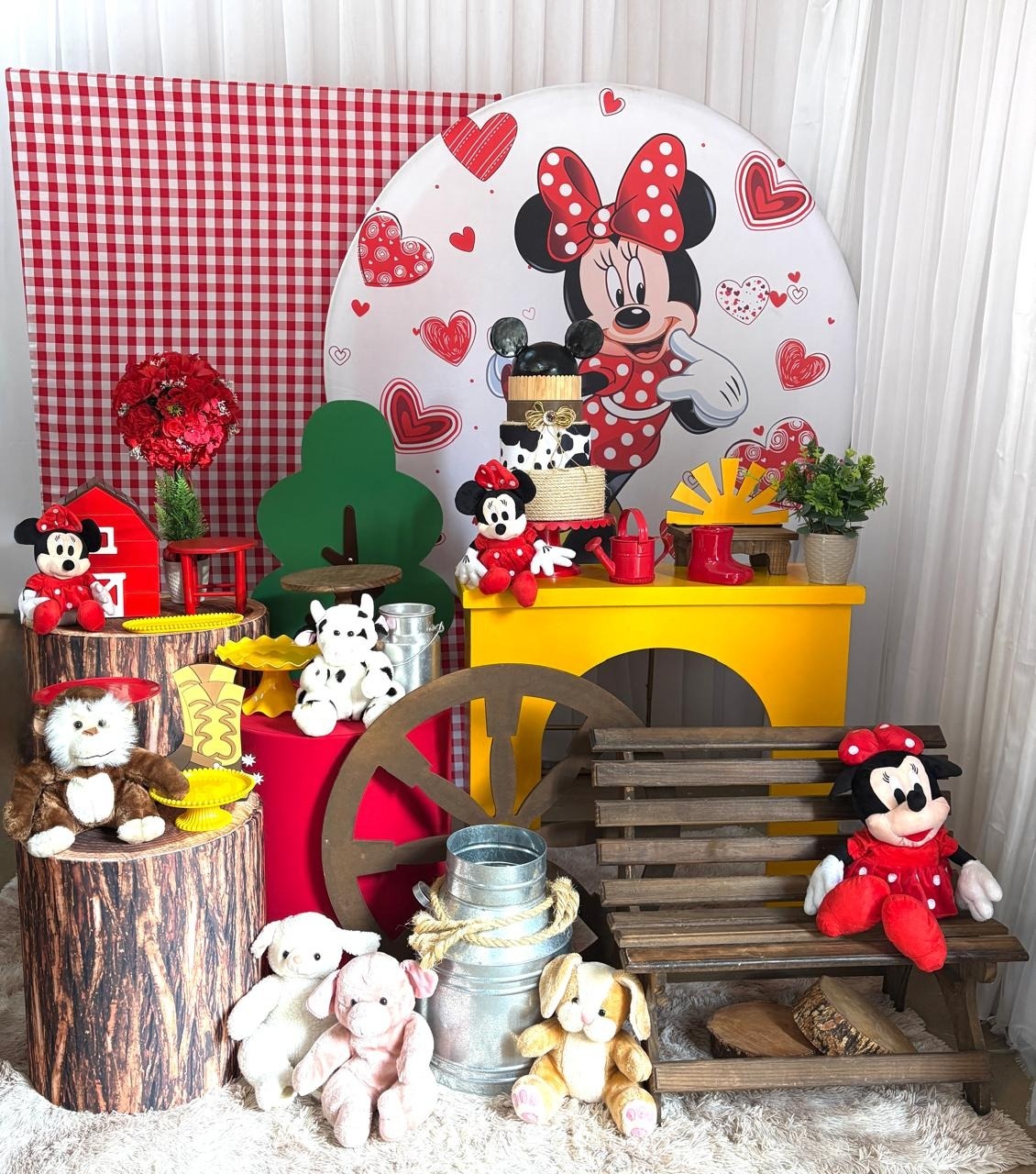 Minnie Vermelha + Fazendinha - Três Marias Festas