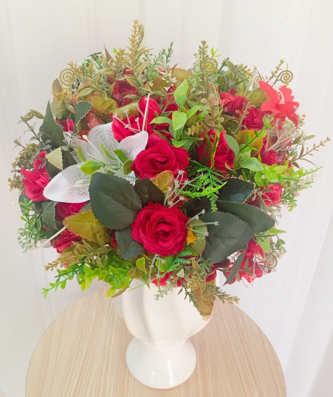 Arranjo Floral Permanente Flores Vermelhas E Branco  - Três Marias Festas