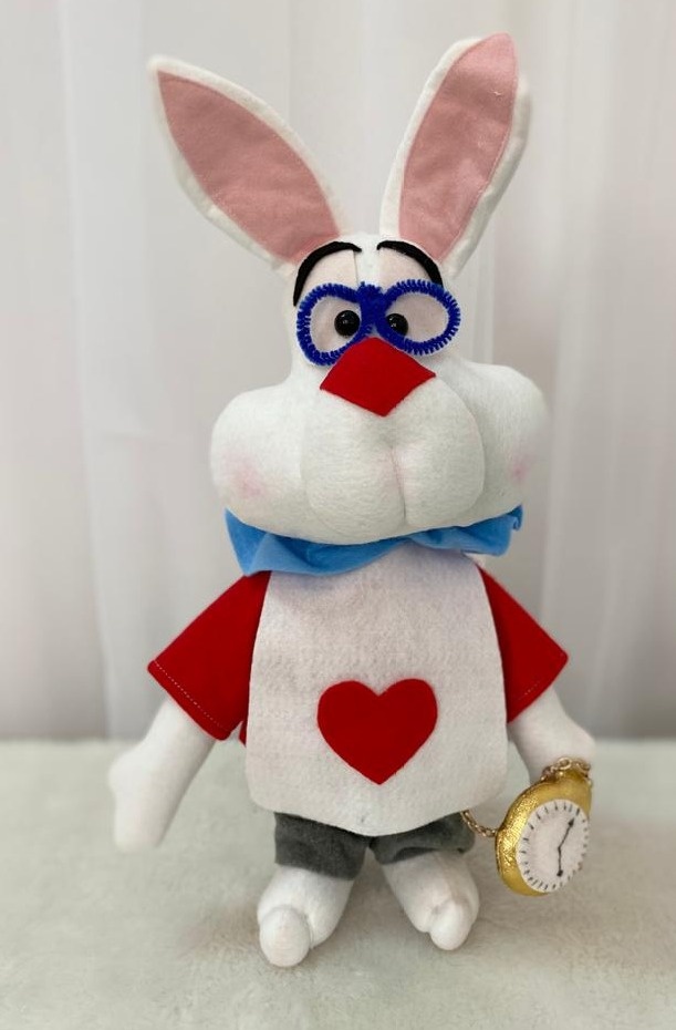 Alice Nos País das Maravilhas (Coelho) - Três Marias Festas