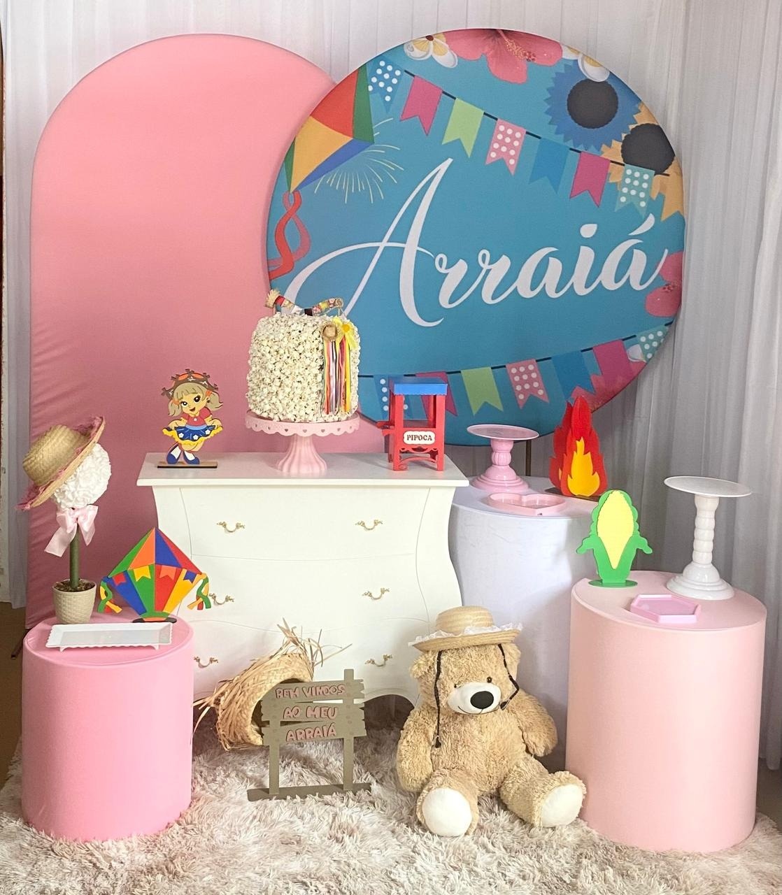 Arraiá Pirullito Rosa - Três Marias Festas