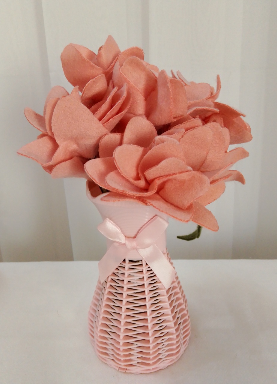 Vaso Plástico Rosa Com Laço E Flores de Feltro Rosa - Três Marias Festas