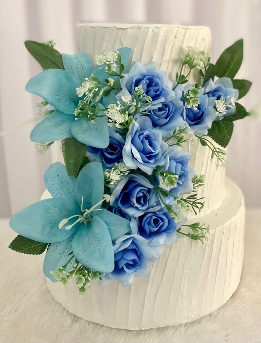 Branco Flores Azul  - Três Marias Festas