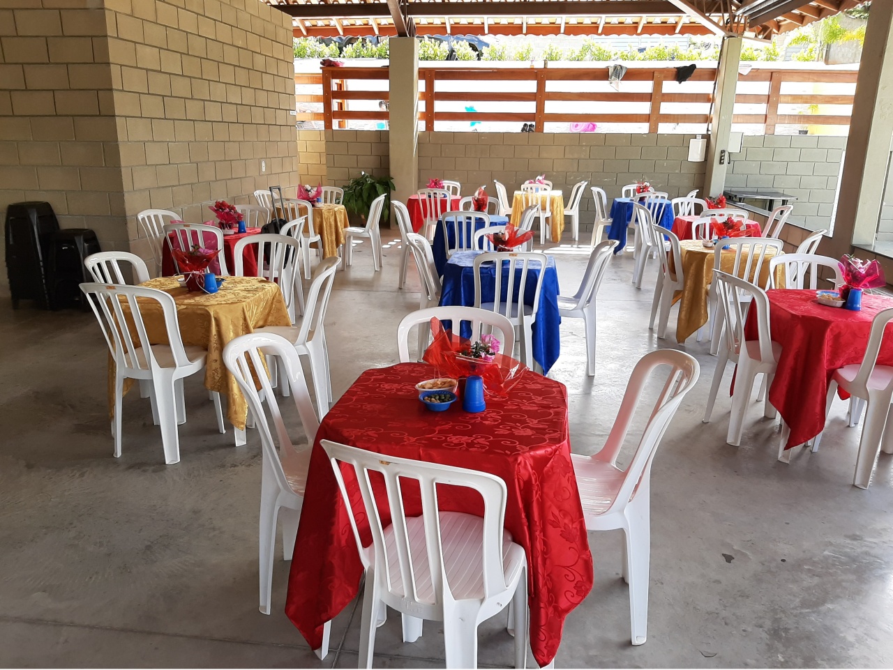 Toalha de Mesa Vermelha - Três Marias Festas