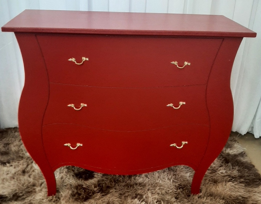 Cômoda Bombe Marsala - Três Marias Festas